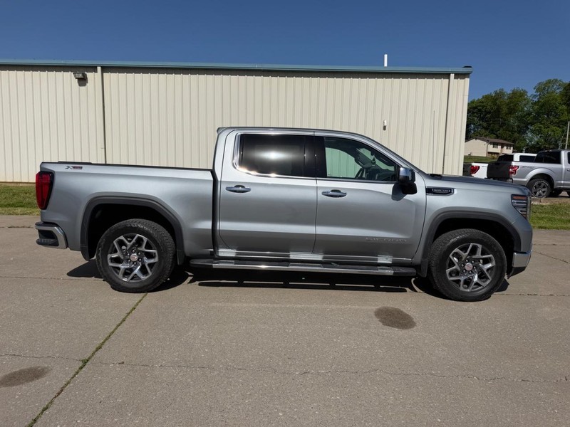 GMC Sierra 1500 Vehicle Full-screen Gallery Image 2