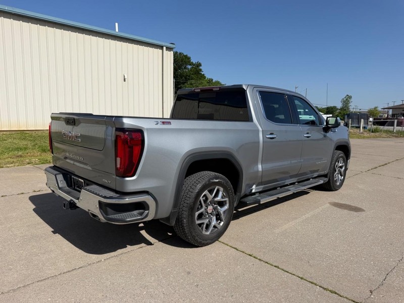 GMC Sierra 1500 Vehicle Full-screen Gallery Image 3