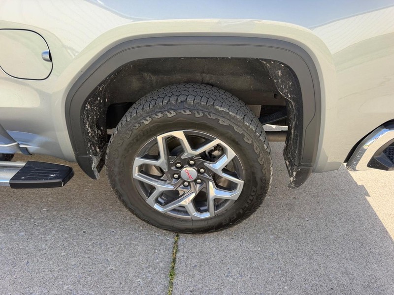 GMC Sierra 1500 Vehicle Full-screen Gallery Image 6