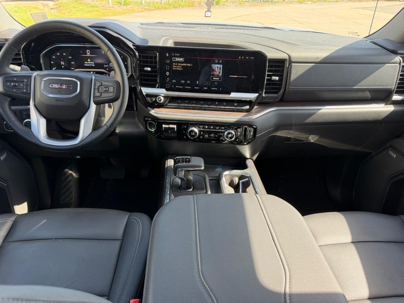 GMC Sierra 1500 Vehicle Full-screen Gallery Image 9