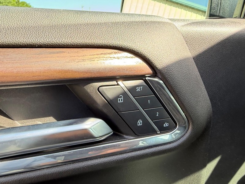 GMC Sierra 1500 Vehicle Full-screen Gallery Image 18
