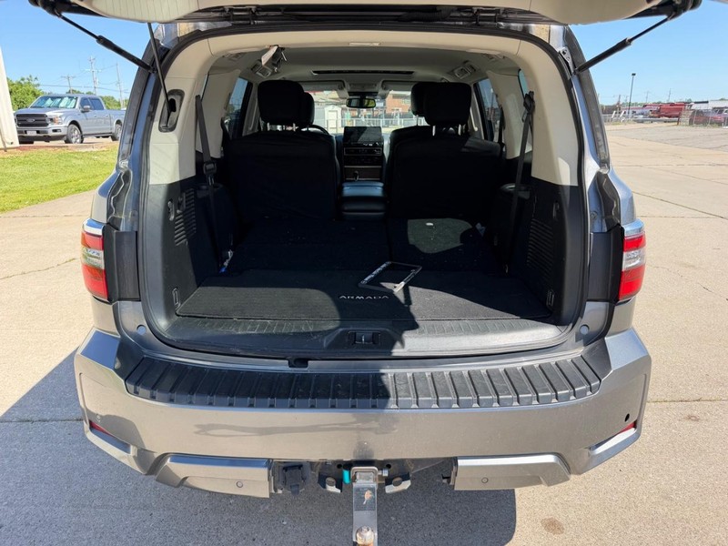 Nissan Armada Vehicle Full-screen Gallery Image 5