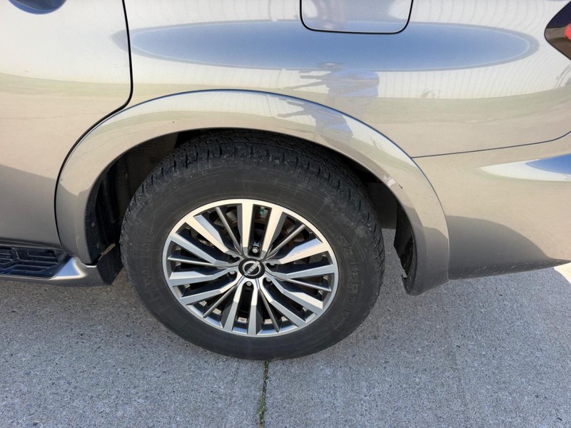 Nissan Armada Vehicle Full-screen Gallery Image 7