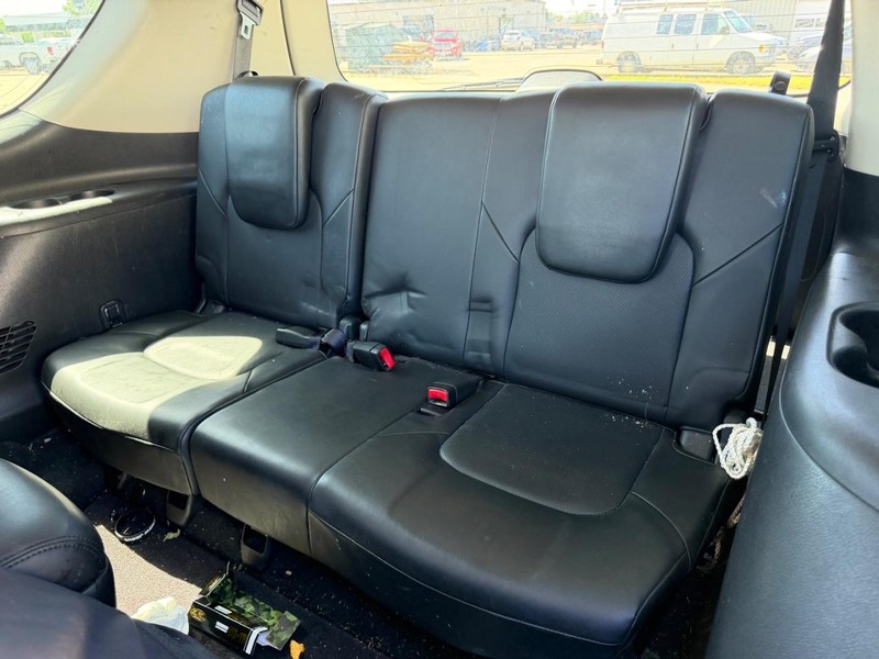 Nissan Armada Vehicle Full-screen Gallery Image 8