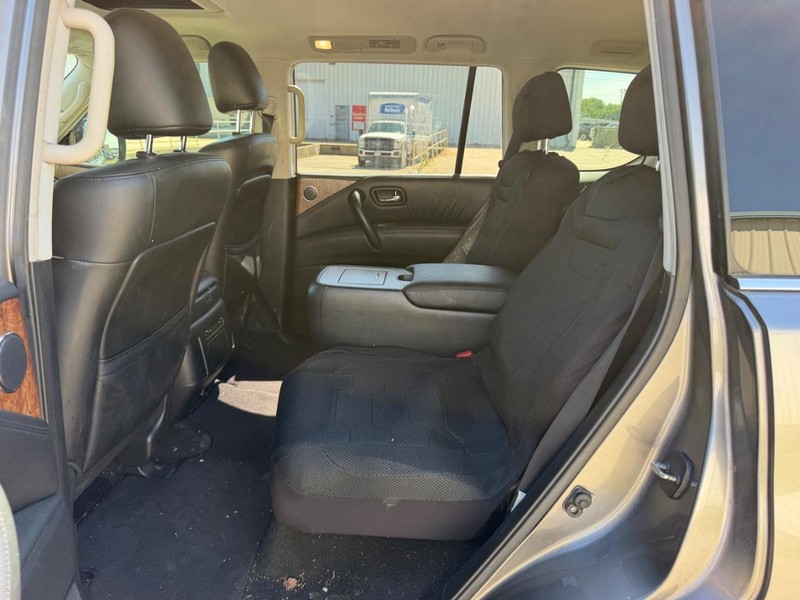 Nissan Armada Vehicle Full-screen Gallery Image 9
