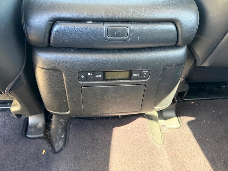 Nissan Armada Vehicle Full-screen Gallery Image 10