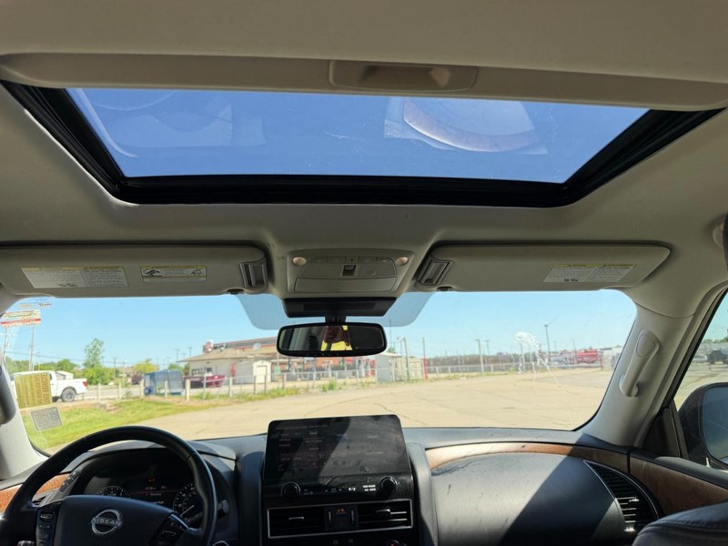 Nissan Armada Vehicle Full-screen Gallery Image 11