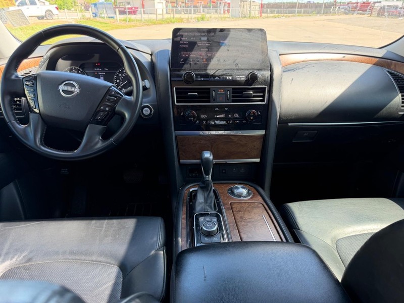 Nissan Armada Vehicle Full-screen Gallery Image 12