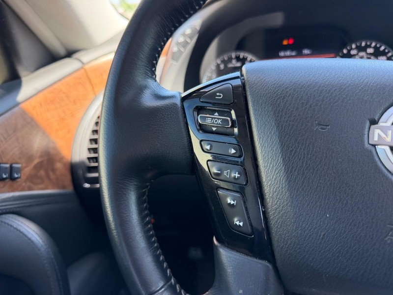 Nissan Armada Vehicle Full-screen Gallery Image 14