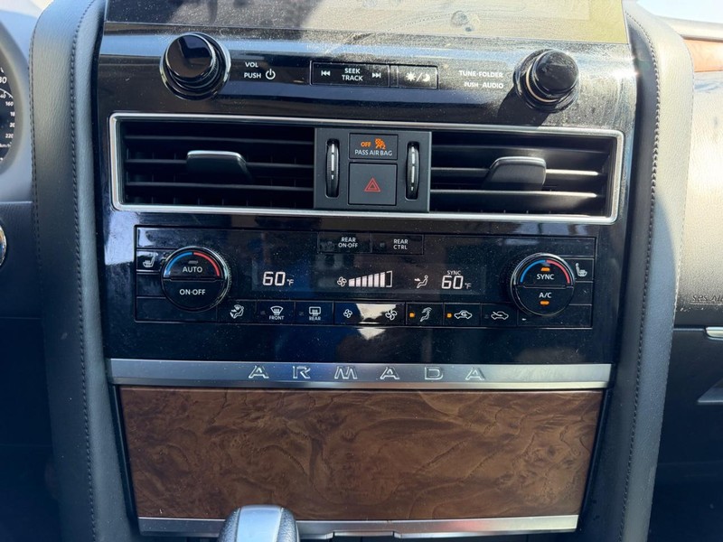 Nissan Armada Vehicle Full-screen Gallery Image 17