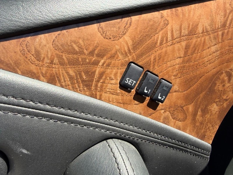 Nissan Armada Vehicle Full-screen Gallery Image 21