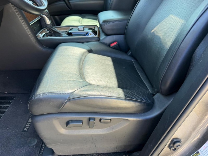 Nissan Armada Vehicle Full-screen Gallery Image 22