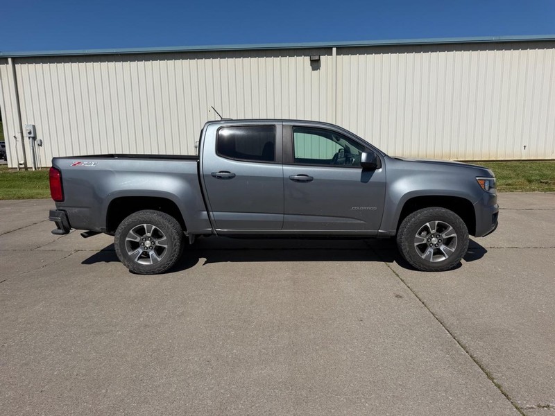 Chevrolet Colorado Vehicle Full-screen Gallery Image 2
