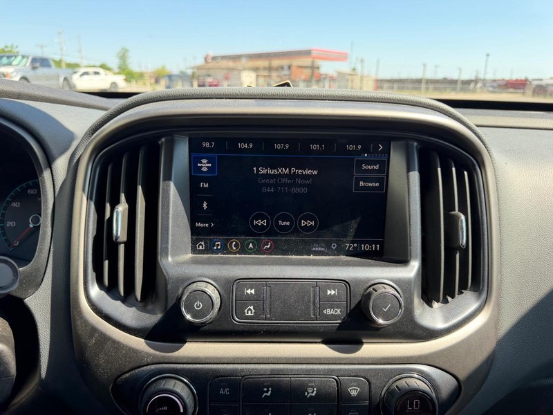 Chevrolet Colorado Vehicle Full-screen Gallery Image 12