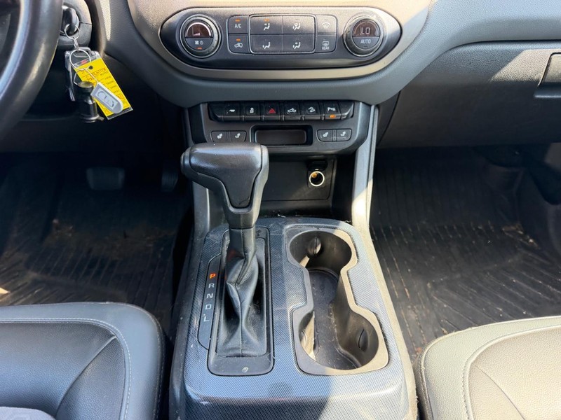 Chevrolet Colorado Vehicle Full-screen Gallery Image 14