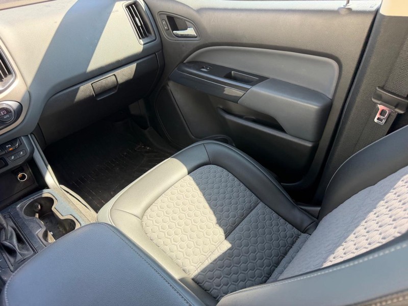 Chevrolet Colorado Vehicle Full-screen Gallery Image 15