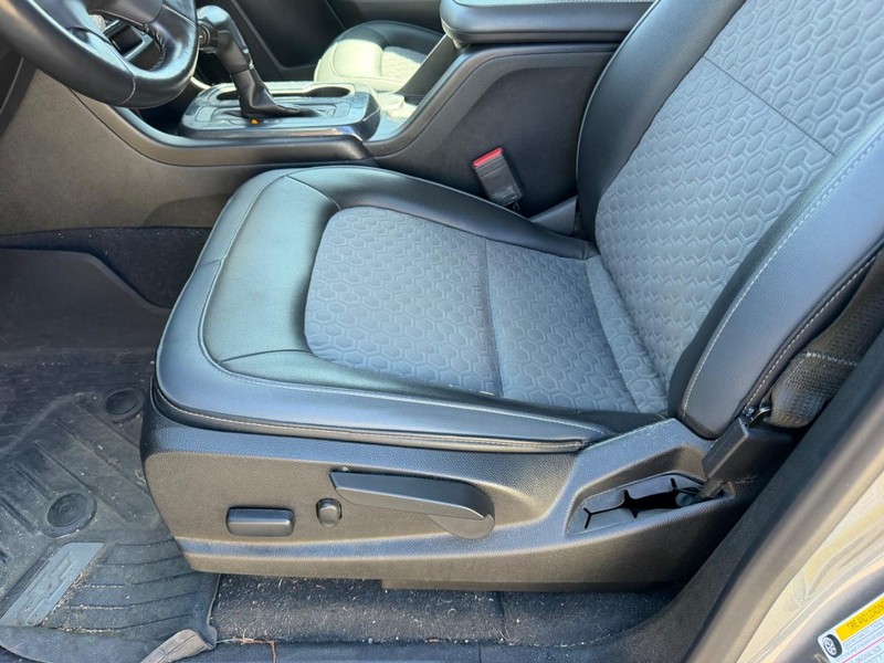 Chevrolet Colorado Vehicle Full-screen Gallery Image 17