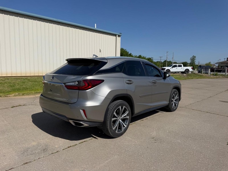 Lexus RX Vehicle Full-screen Gallery Image 3