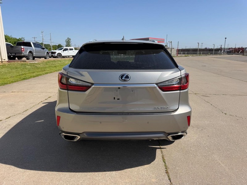 Lexus RX Vehicle Full-screen Gallery Image 4