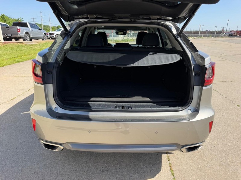 Lexus RX Vehicle Full-screen Gallery Image 5