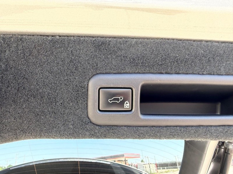 Lexus RX Vehicle Full-screen Gallery Image 6