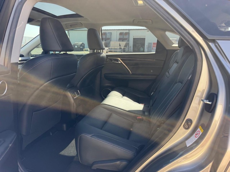 Lexus RX Vehicle Full-screen Gallery Image 8