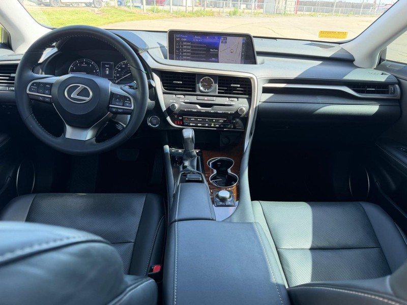 Lexus RX Vehicle Full-screen Gallery Image 10