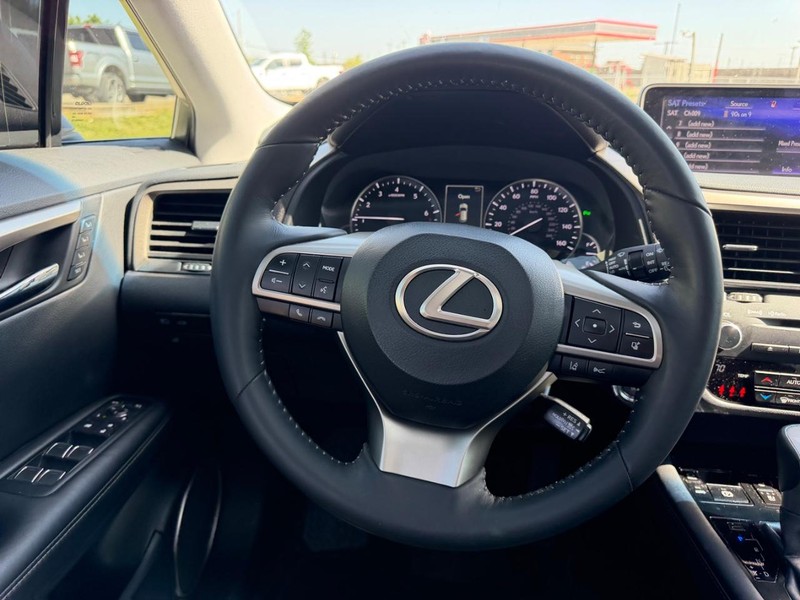 Lexus RX Vehicle Full-screen Gallery Image 11