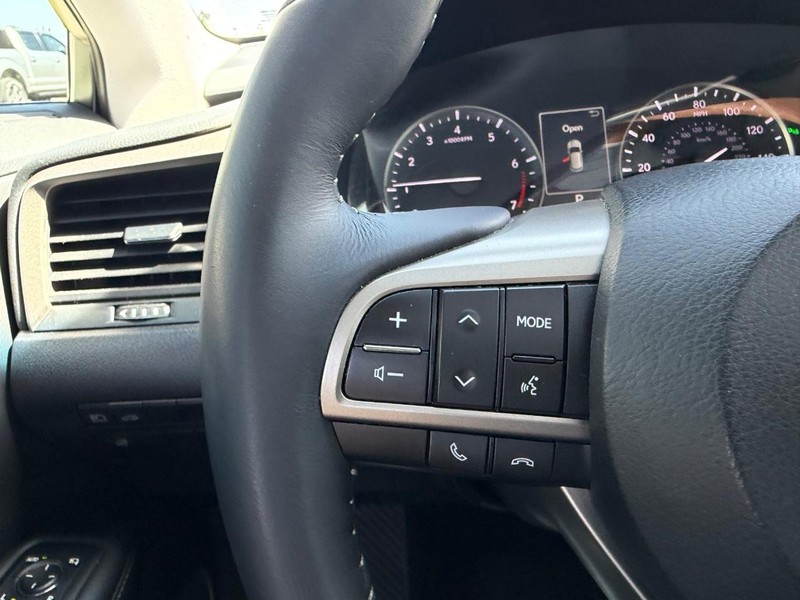 Lexus RX Vehicle Full-screen Gallery Image 12