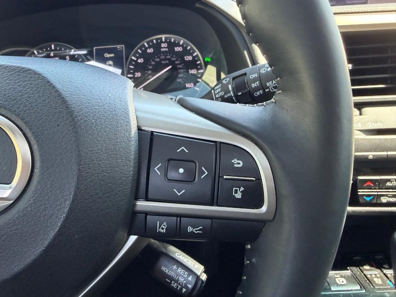 Lexus RX Vehicle Full-screen Gallery Image 13
