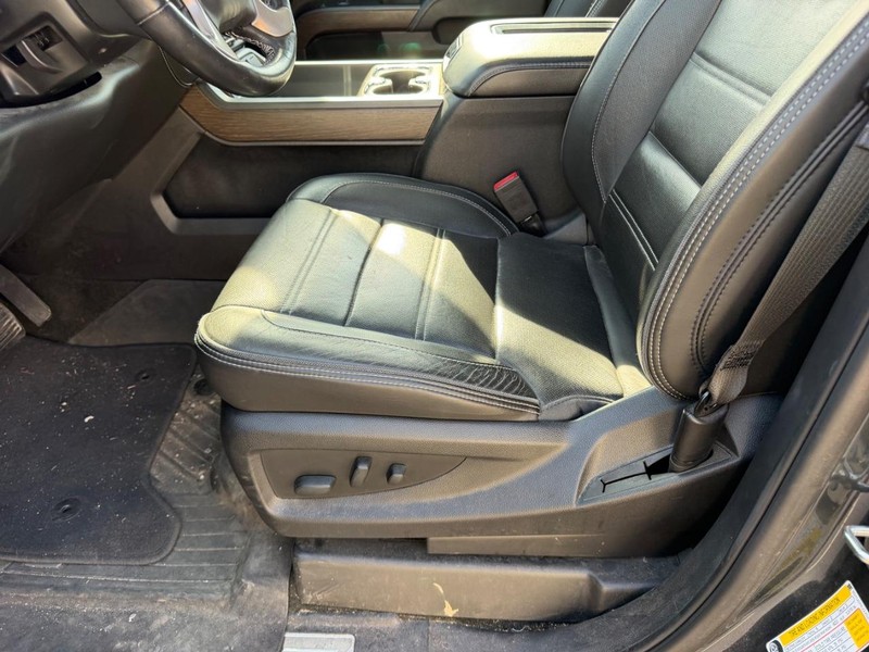 GMC Sierra 1500 Vehicle Full-screen Gallery Image 18