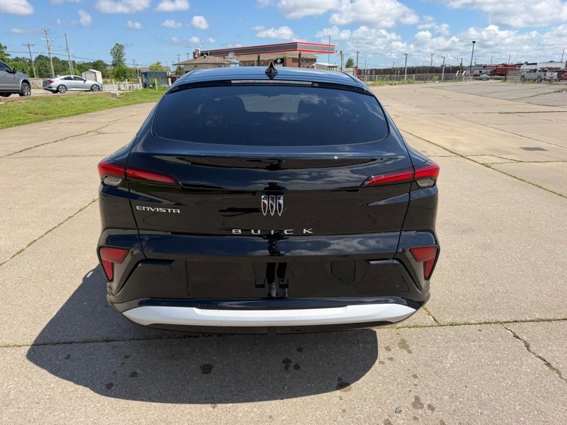 Buick Envista Vehicle Full-screen Gallery Image 4