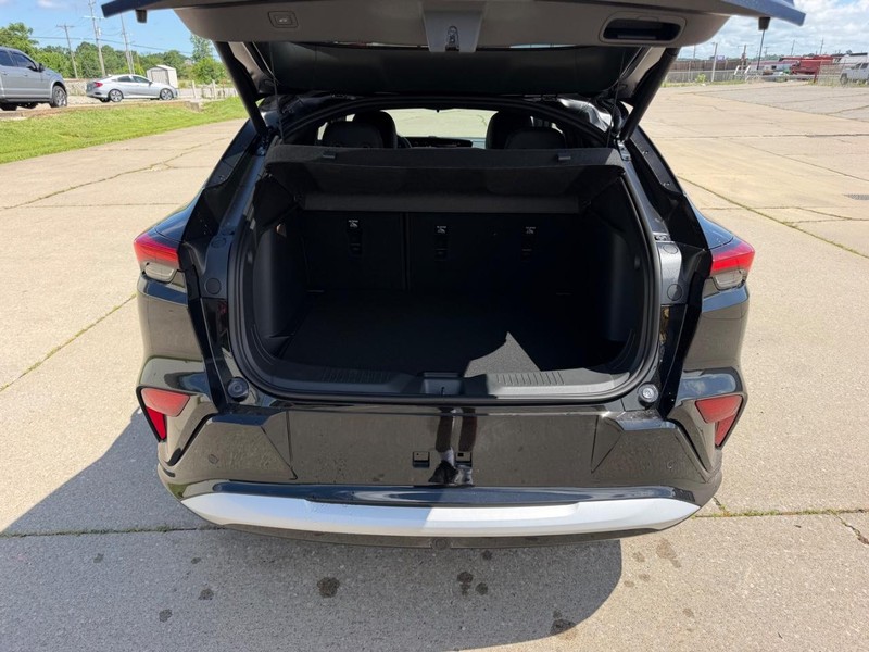 Buick Envista Vehicle Full-screen Gallery Image 5