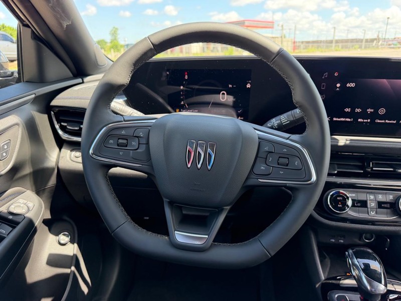 Buick Envista Vehicle Full-screen Gallery Image 10