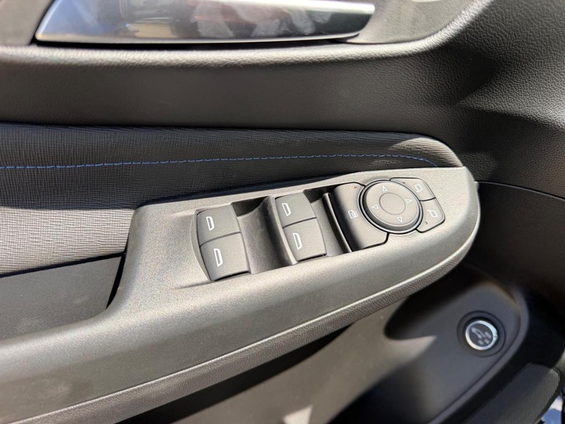 Buick Envista Vehicle Full-screen Gallery Image 17