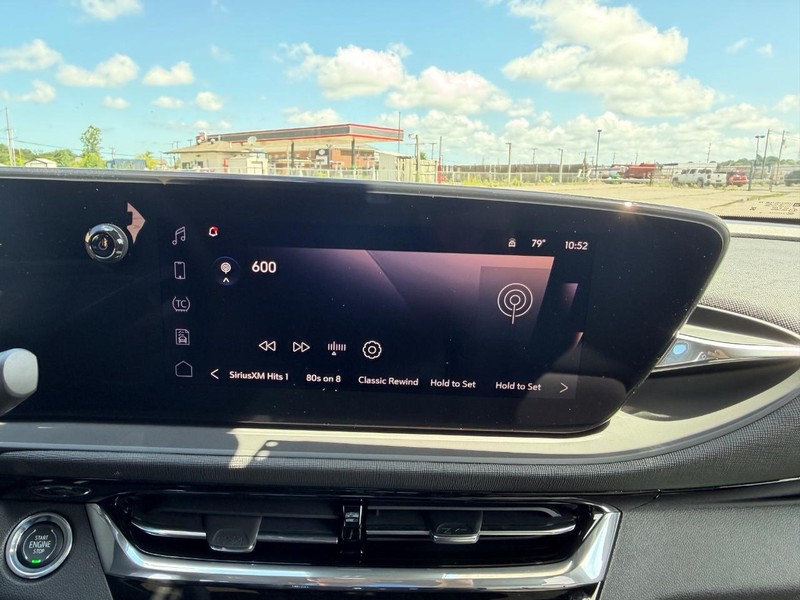 Buick Envista Vehicle Full-screen Gallery Image 13