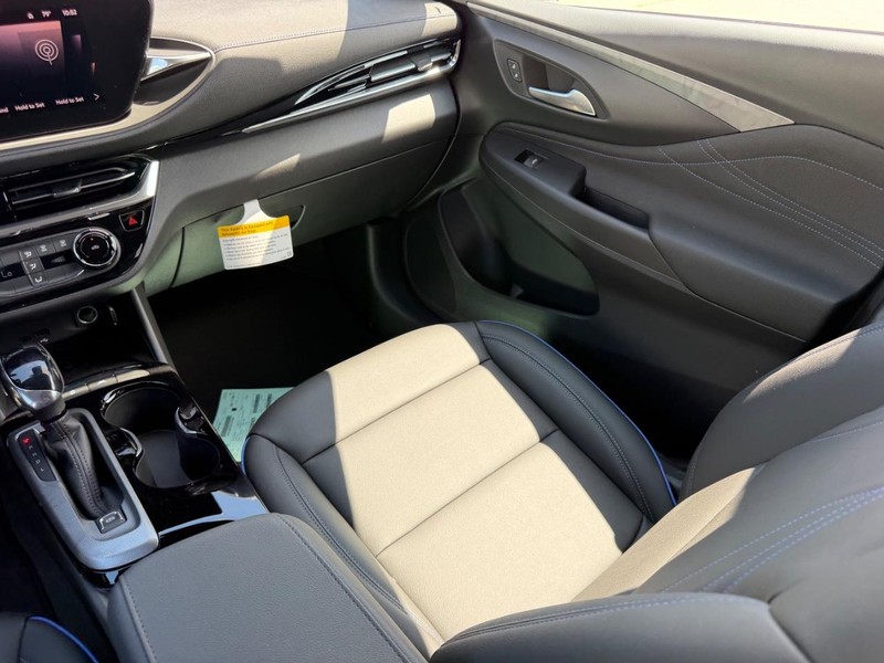 Buick Envista Vehicle Full-screen Gallery Image 16