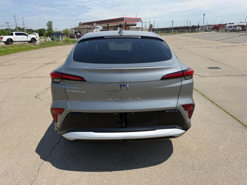 Buick Envista Vehicle Full-screen Gallery Image 4
