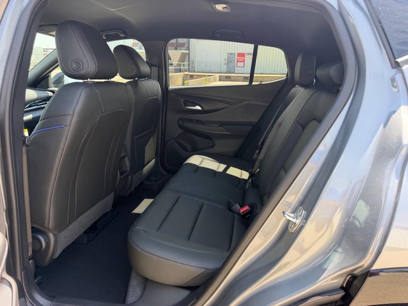 Buick Envista Vehicle Full-screen Gallery Image 8