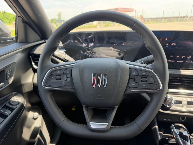 Buick Envista Vehicle Full-screen Gallery Image 10