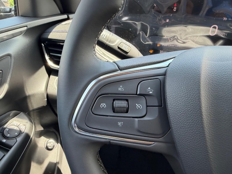 Buick Envista Vehicle Full-screen Gallery Image 11