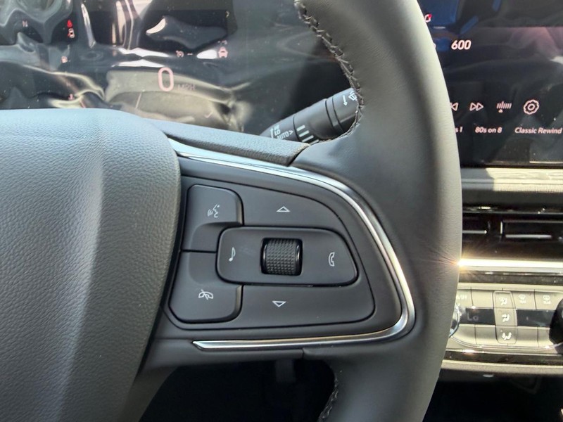 Buick Envista Vehicle Full-screen Gallery Image 12
