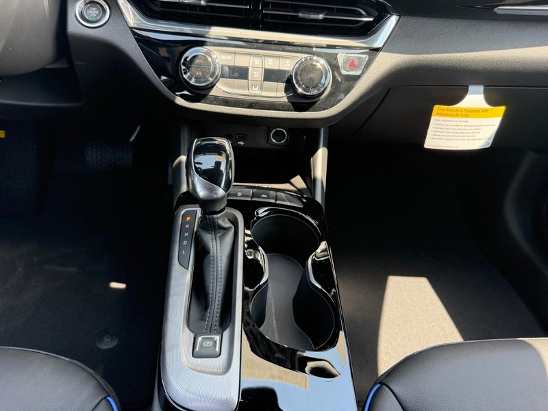 Buick Envista Vehicle Full-screen Gallery Image 15