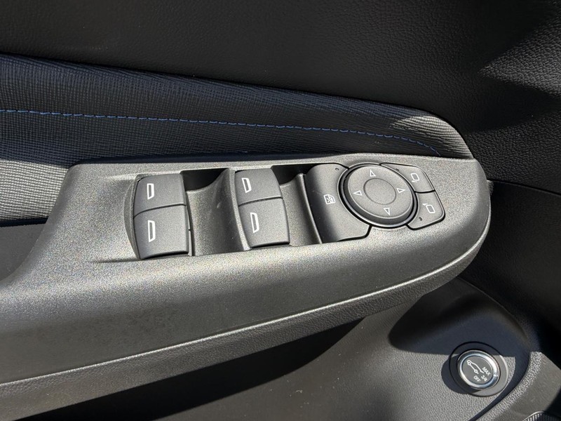 Buick Envista Vehicle Full-screen Gallery Image 17
