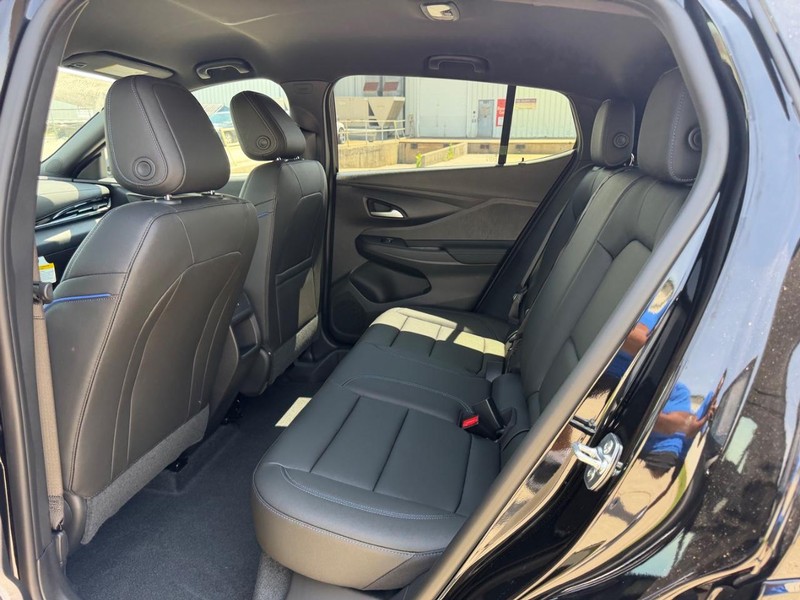 Buick Envista Vehicle Full-screen Gallery Image 8