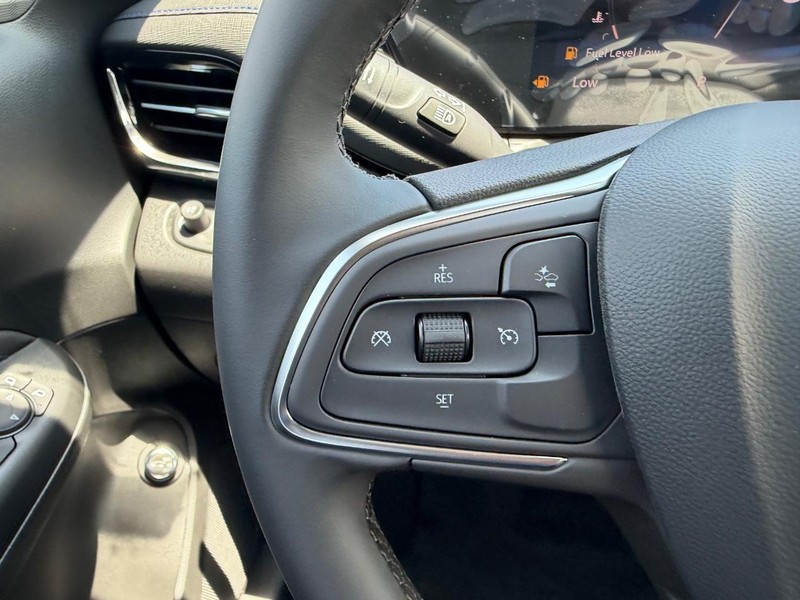 Buick Envista Vehicle Full-screen Gallery Image 11
