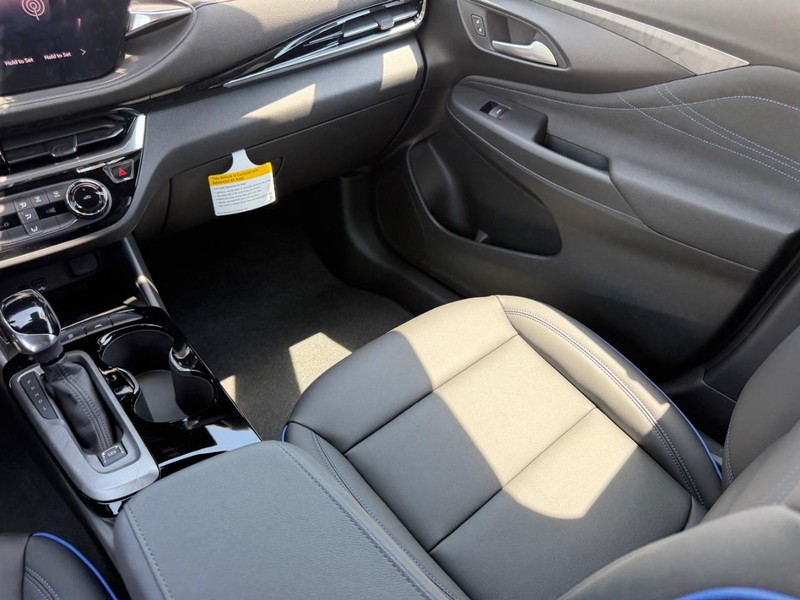 Buick Envista Vehicle Full-screen Gallery Image 16