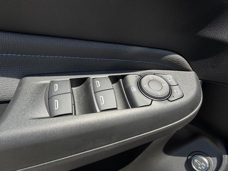 Buick Envista Vehicle Full-screen Gallery Image 17