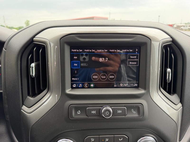 GMC Sierra 2500HD Vehicle Full-screen Gallery Image 11