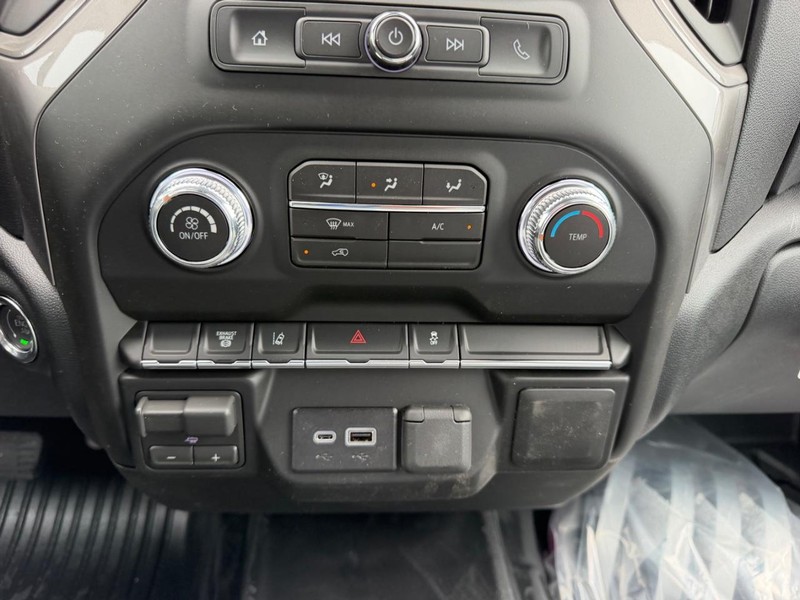 GMC Sierra 2500HD Vehicle Full-screen Gallery Image 12